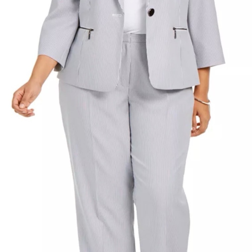 Le Suit Plus Size Pinstripe Pantsuit Black and White Size 18W NWT MSRP $240